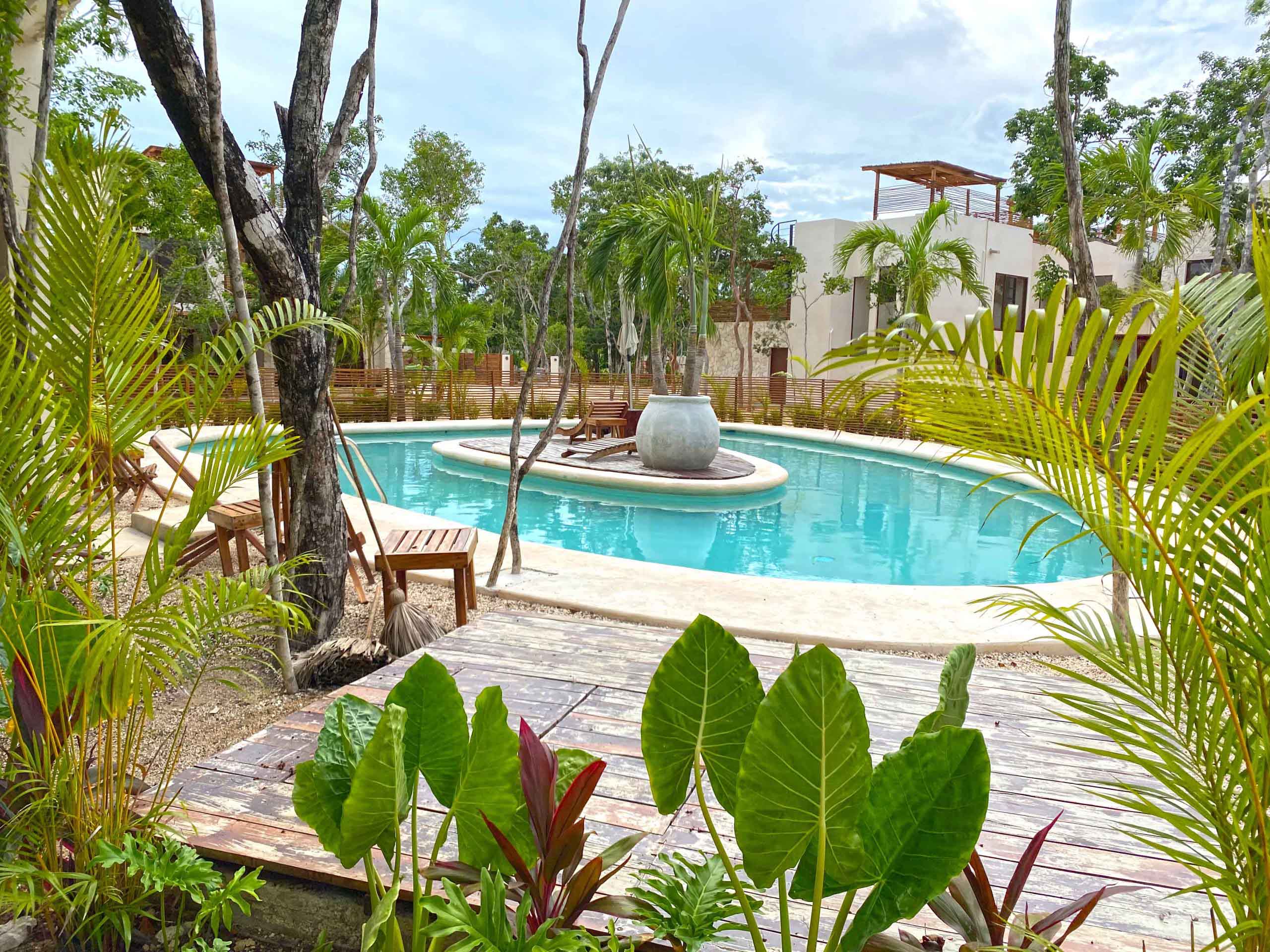 Pool-restaurant4-scaled